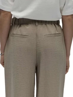 Pantalon chino beige uni pourvu d'une coupe bootcut et d'un bouton à la taille