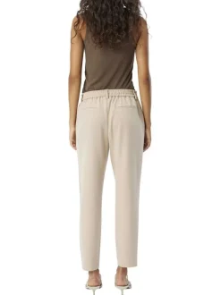 Pantalon chino beige uni pourvu d'une coupe slim et d'une taille intermédiaire
