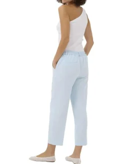 Pantalon chino bleu ciel uni pourvu d'une taille élastiquée