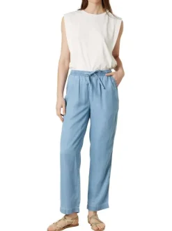 Pantalon chino bleu uni pourvu d'une coupe droite et d'une taille haute