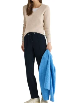 Pantalon chino bleu uni pourvu d'une coupe slim et d'une taille intermédiaire