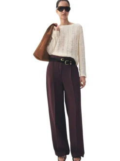Pantalon chino bordeaux uni pourvu d'une taille intermédiaire