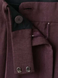 Pantalon chino bordeaux uni pourvu d'une taille intermédiaire