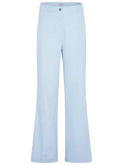 Pantalon chino ciel pourvu d'une fermeture par zip et bouton