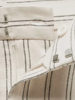 Pantalon chino écru en lin mélangé avec rayures grises et coupe droite