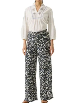 Pantalon chino écru à motifs pourvu d'une coupe bootcut et d'une taille haute