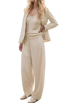 Pantalon chino écru uni pourvu d'une coupe large et d'une taille haute