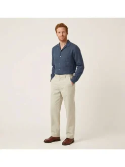 Pantalon chino en coton beige coupe ample pourvu du patch de la marque
