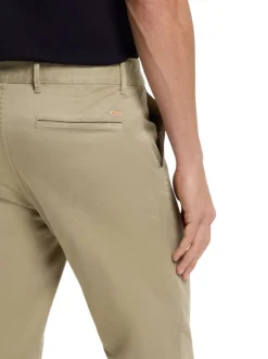 Pantalon chino en coton beige uni pourvu d'une coupe slim et de mutliples poches
