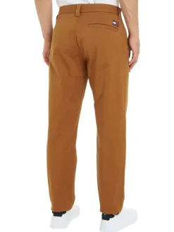 Pantalon chino en coton biologique mélangé camel avec une coupe regular fit