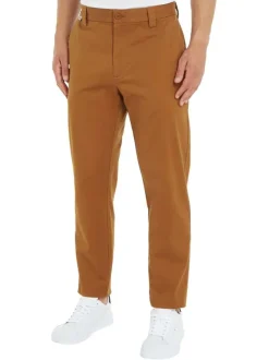 Pantalon chino en coton biologique mélangé camel avec une coupe regular fit