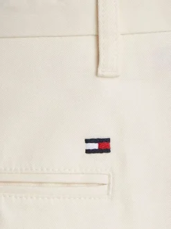 Pantalon chino en coton biologique mélangé écru uni avec une coupe slim