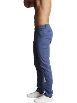 Pantalon chino en coton bleu indigo uni à coupe regular fit avec des passants
