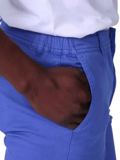 Pantalon chino en coton bleu uni avec une coupe ajustée et une taille élastiquée