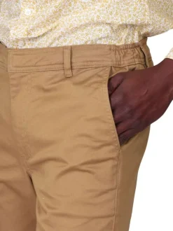 Pantalon chino en coton camel avec une coupe ajustée et une taille élastiquée