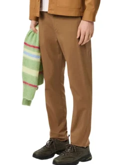 Pantalon chino en coton camel coupe slim pourvu de poches plaquées