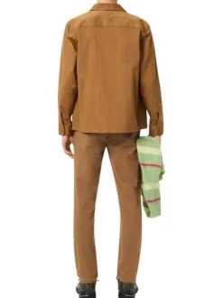 Pantalon chino en coton camel coupe slim pourvu de poches plaquées