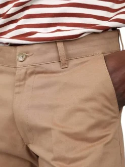 Pantalon chino en coton camel uni avec des passants pour ceinture