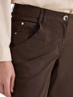 Pantalon chino en coton chocolat uni pourvu d'une coupe droite
