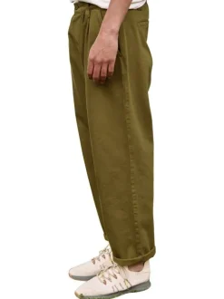 Pantalon chino en coton kaki uni avec une coupe bootcut et un logo brodé