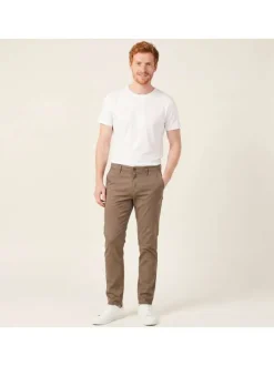 Pantalon chino en coton marron avec 4 poches et une coupe slim