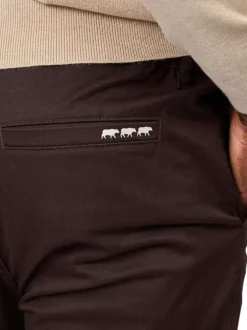 Pantalon chino en coton marron uni avec une coupe droite et logo iconique