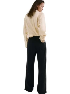 Pantalon chino en coton noir uni avec une coupe bootcut et des poches raglan