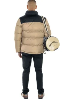 Pantalon Chino en coton noir uni avec une coupe slim et poches latérales