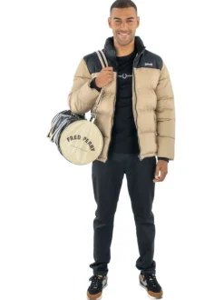 Pantalon Chino en coton noir uni avec une coupe slim et poches latérales