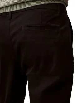 Pantalon chino en coton noir uni à coupe slim avec des passants