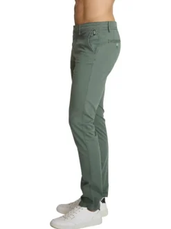 Pantalon chino en coton vert uni avec une coupe ajustée et une taille basse