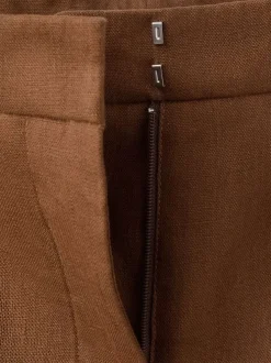 Pantalon chino en lin chocolat uni pourvu d'une coupe droite