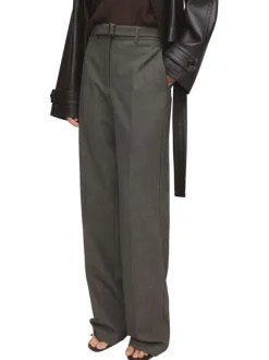 Pantalon Chino gris coupe ample pourvu de trois types de fermetures