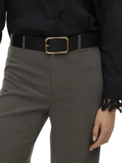 Pantalon chino gris pourvu d'une coupe ample et d'une fermeture zippée