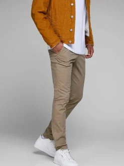 Pantalon chino Marco beige uni en coton avec une coupe slim et des poches