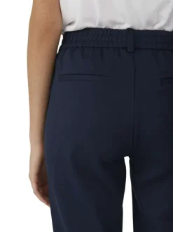 Pantalon chino marine uni pourvu d'une coupe slim et d'une taille intermédiaire