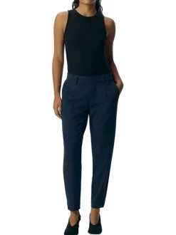 Pantalon chino marine uni pourvu d'une coupe slim et d'une taille intermédiaire