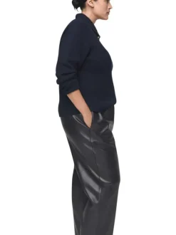 Pantalon chino noir en simili cuir pourvu d'une taille élastiquée