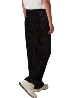Pantalon chino noir en velours avec une coupe large et une taille haute