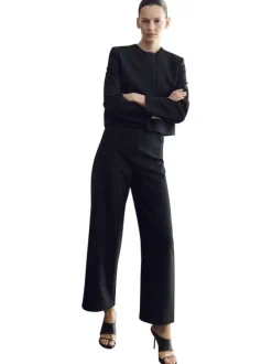 Pantalon chino noir uni avec une coupe bootcut à zip avec une agrafe
