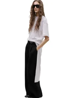 Pantalon chino noir uni avec une coupe droite à zip avec une agrafe