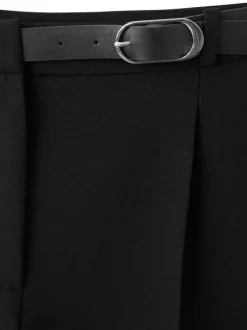 Pantalon chino noir uni avec une coupe droite à zip avec une agrafe