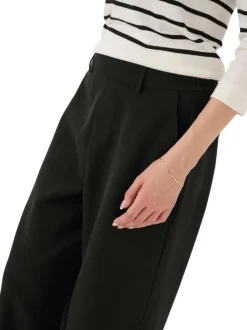 Pantalon Chino noir uni avec une coupe large et des passants pour ceinture