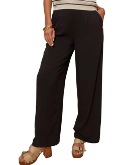 Pantalon chino noir uni avec une coupe slim et à la taille intermédiaire