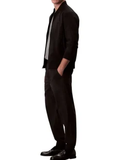 Pantalon chino noir uni pourvu d'une coupe slim et d'une taille elastiquée