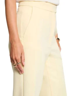 Pantalon chino à plis jaune pourvu d'une coupe droite et d'une taille haute