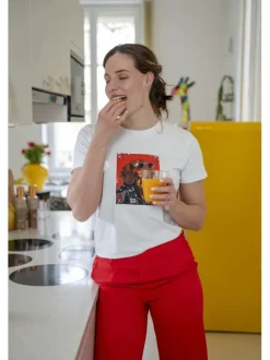 Pantalon chino rouge uni pourvu d'une coupe bootcut et d'une taille haute