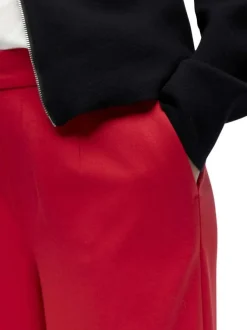 Pantalon chino rouge uni pourvu d'une coupe bootcut et d'une taille haute