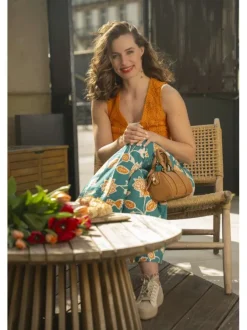 Pantalon chino vert avec des motifs floraux et une coupe flare
