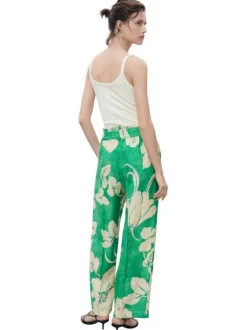 Pantalon chino vert imprimé avec une coupe droite et une ceinture amovible